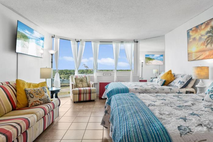 Beachfront Studio with Pool & Gulf Views! by Dolce Vita Getaways PCB