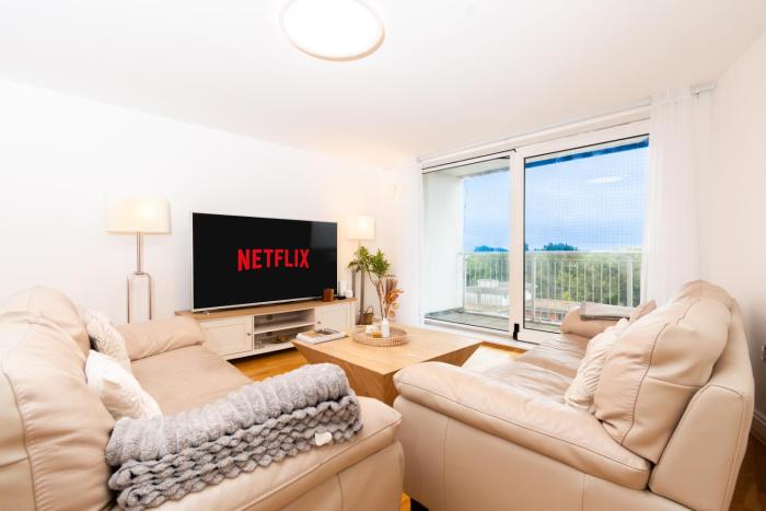 Spacious 3BR Apartment with River View & Terrace, Families Only