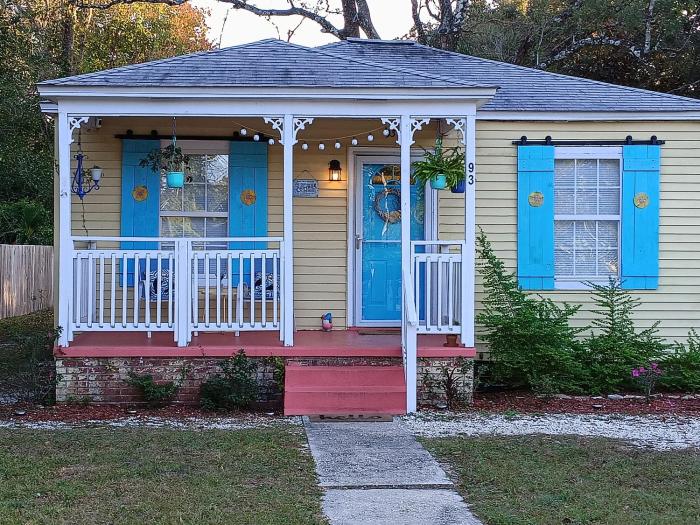 The Lemon Zest Cottage Paws Welcome