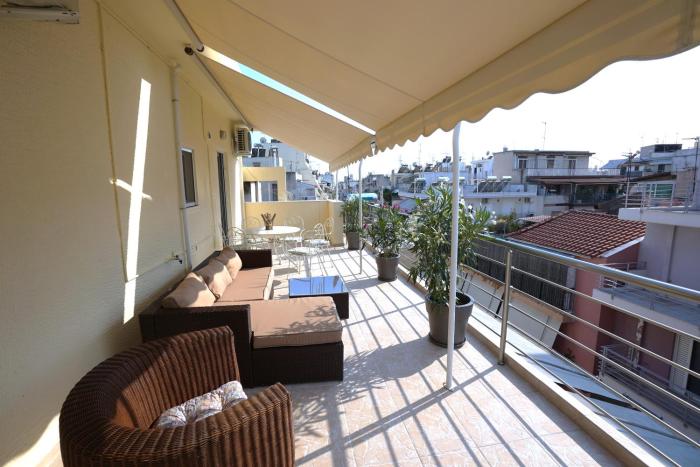 Central Apartment with Spacious Balcony