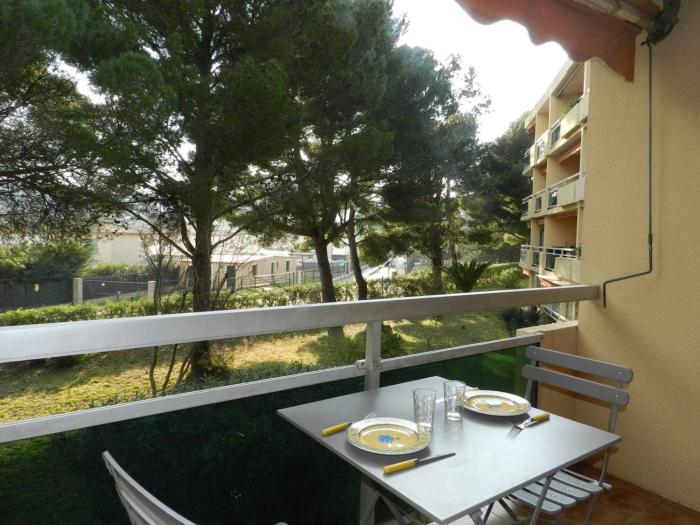 Studio à Bormes-les-Mimosas avec balcon et parking privatif - FR-1-251-886