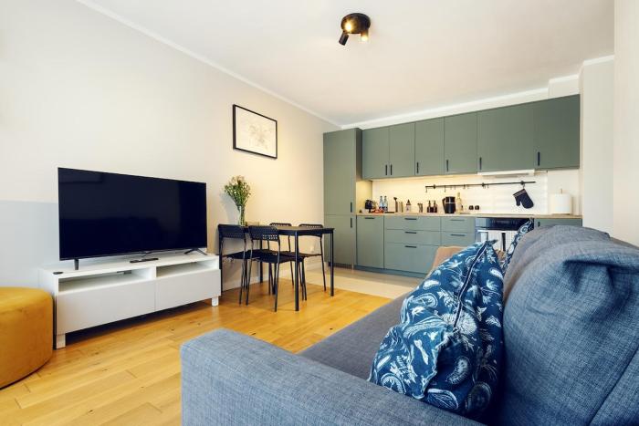 Comfortable 3 Room Apartment with Balcony near Wrocław Market Square