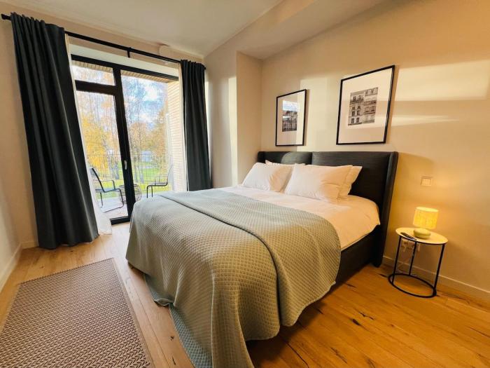 Sunny apartment with a balcony by the sea