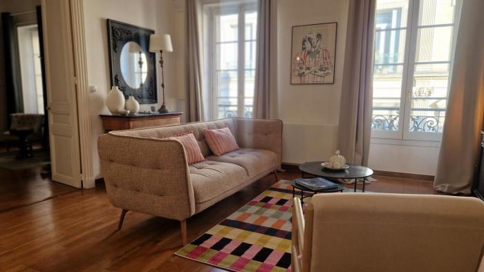 Escale citadine au centre dAvignon, climatisation, appartement de charme, spacieux et lumineux