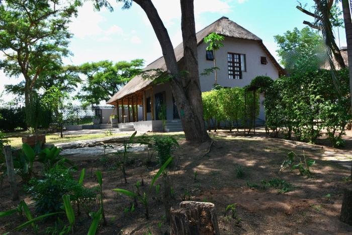 Emathulini Holiday Home