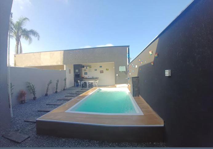 Linda casa com Piscina