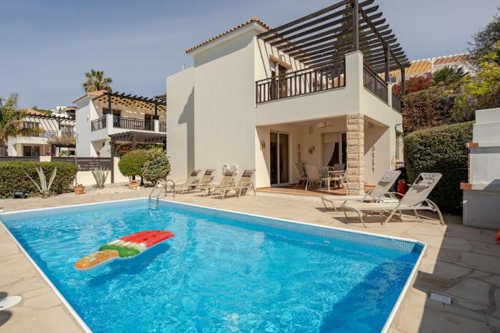 Luxury Pool Villa in Paphos Coral Bay