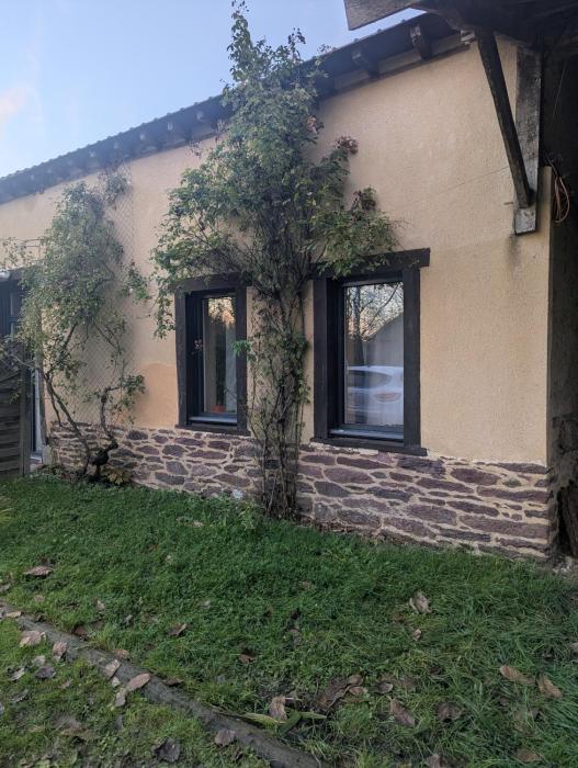 Suite indépendante avec salle de bain à la campagne