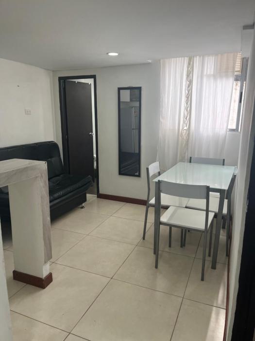 Apartamento cerca del centro comercial Titán. 300