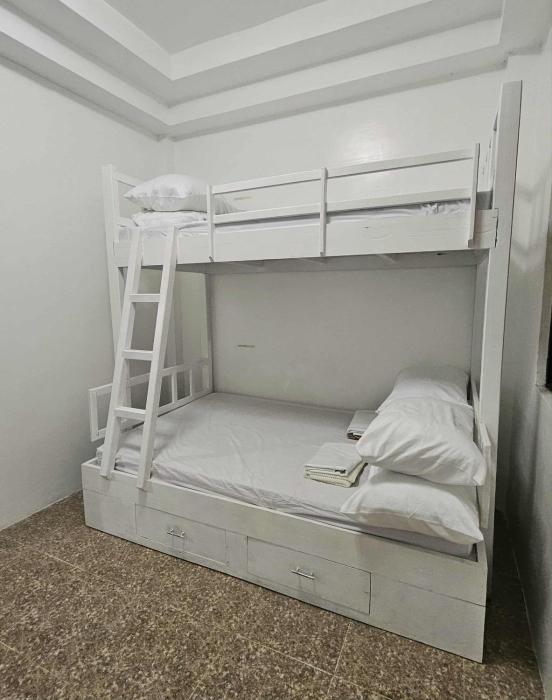 Duck and Drift Hostel - A sleeper Hostel