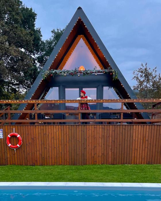 Chalés Luna in rio A-Frame Houses piscina privada vista rio e montanhas no PNPG