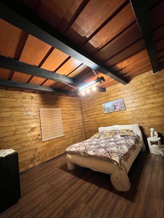 Лісова Хатина