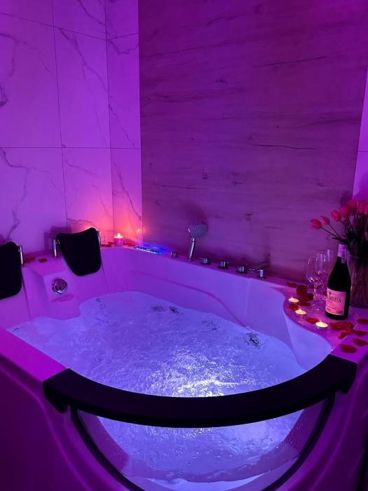 Apartament z wanną z hydromasażem