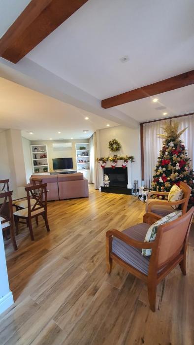 Casa aconchegante 5 minutos da praia a pé Cozy house 5 minutes from the beach on foot