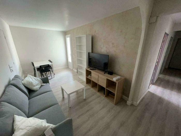 Chambre Privée dans Appartement Partagé - Calme et Lumineux - Proche Bordeaux -Moderne F1-2