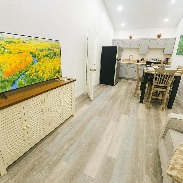 Trendy cozy unit near Spring