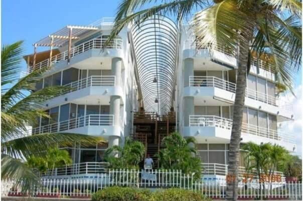 Apartamento en Rodadero - Playa Salguero - frente al mar