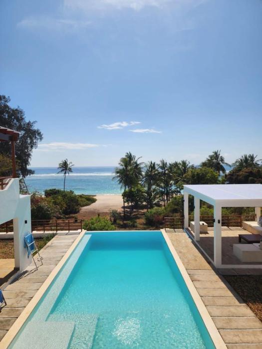 Tiwi Beachfront Family Villa