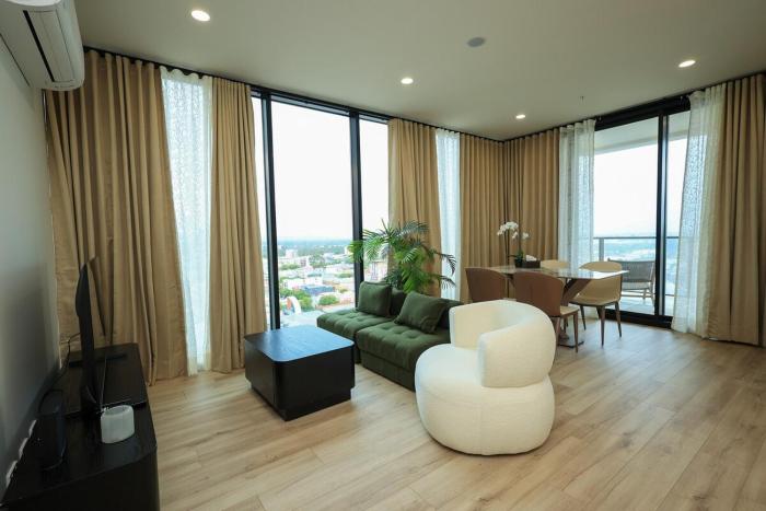 VTA Cozy 2BR City Apartment with EV Parking