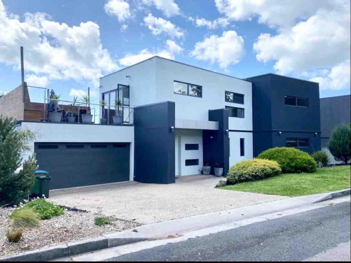 Modern Beach Escape 4BR Walk to Beach