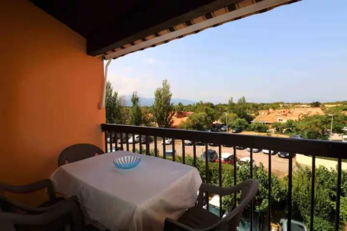 Les Capitelles Bord de plage avec grande piscine - Vue montagne - Balcon