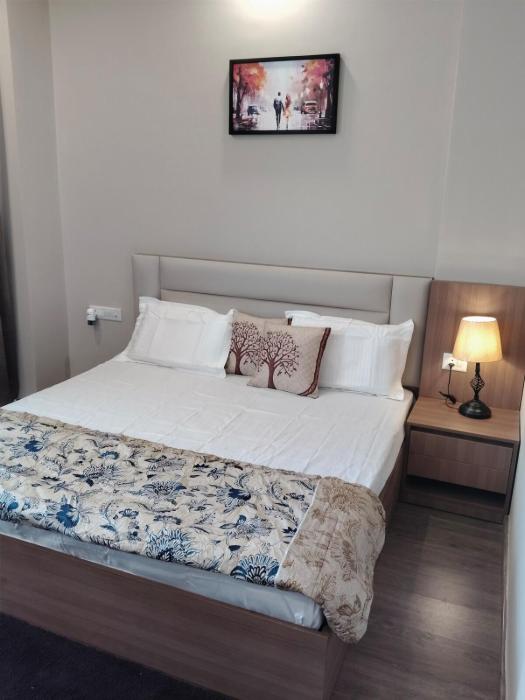 The Skyline Stay luxurious studio nearby Metro and Expo