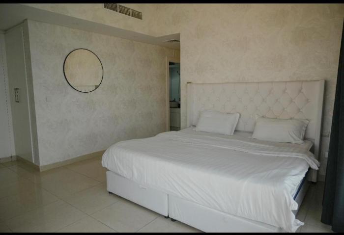 شقة في برج داماك