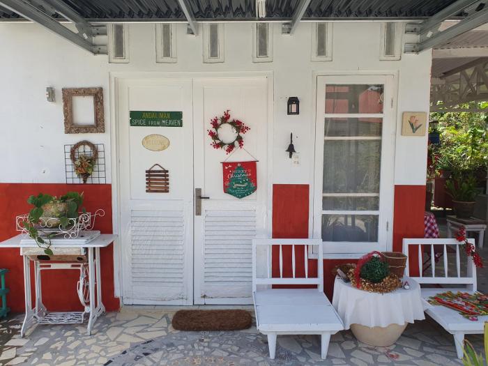 Ruma Kaca Simanindo Bed&Breakfast