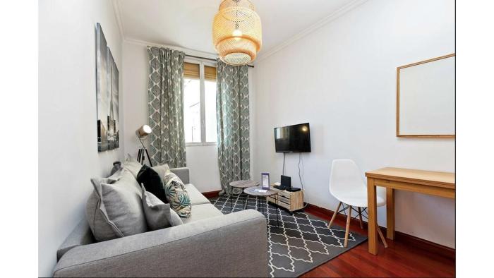 Comfy 1 BR Flat - Bright, Central & Calm