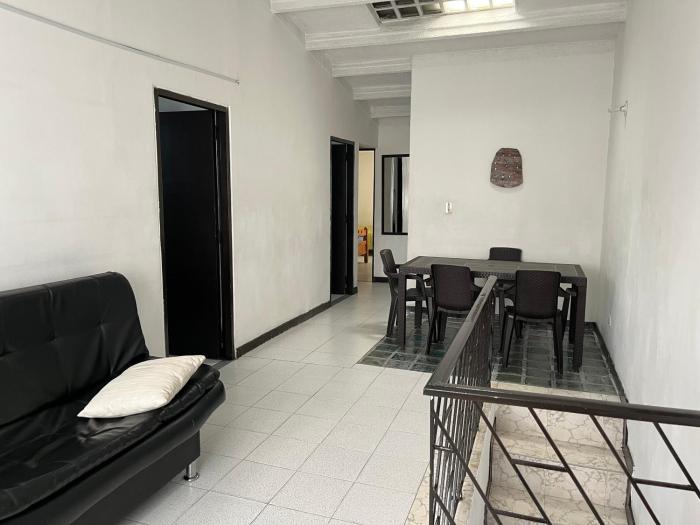 Casa amplia cerca del cc Titan Plaza