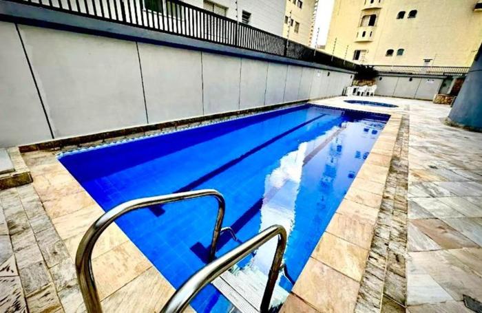 Apartmento Astúrias! Piscina Ar Varanda Vaga de Garagem 2 Quartos 100m2! 2 Qdas da Praia!