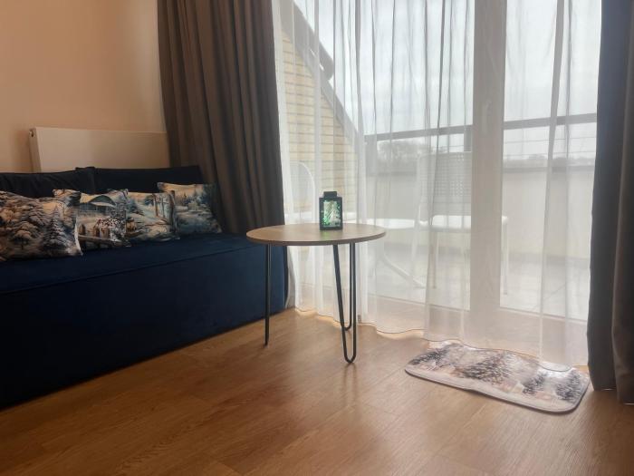 Apartament Niebieski Centrum Sarbinowo w budynku z restauracją