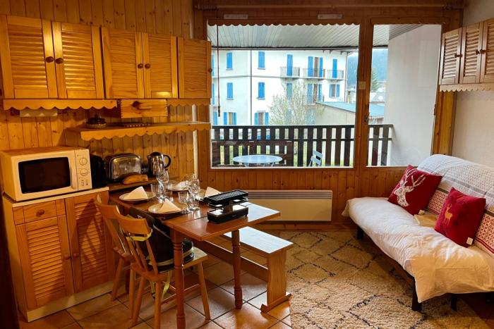 City center studio with balcony