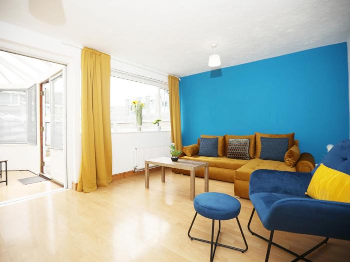 Gainsborough Place By N And N Stays Ltd, Perfect Location for Contractors and Corporate stays, Close to Cardiff Bay Area, Private Parking and fast Wifi