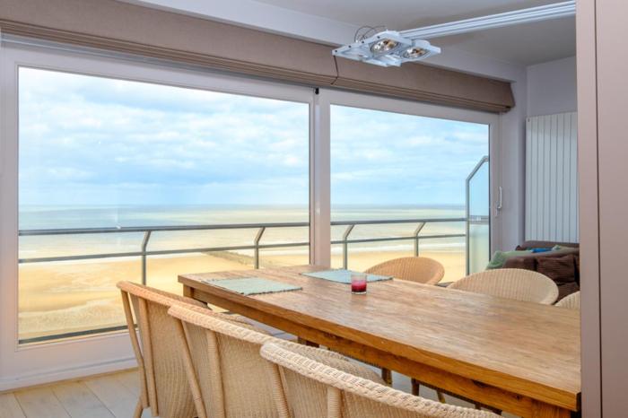 Royal Palace Breeze 75