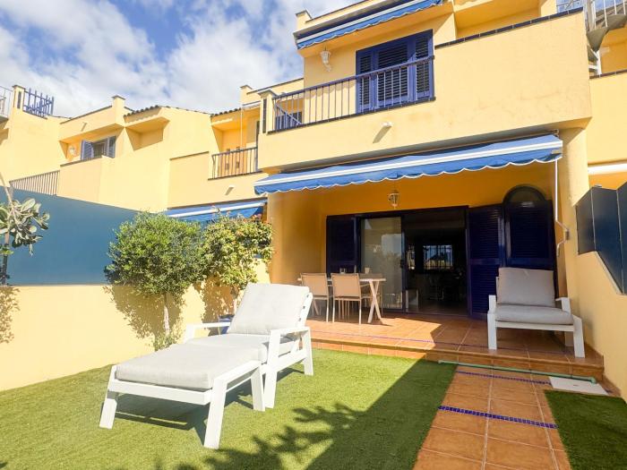 Meloneras Oasis 44 by CanaryScape