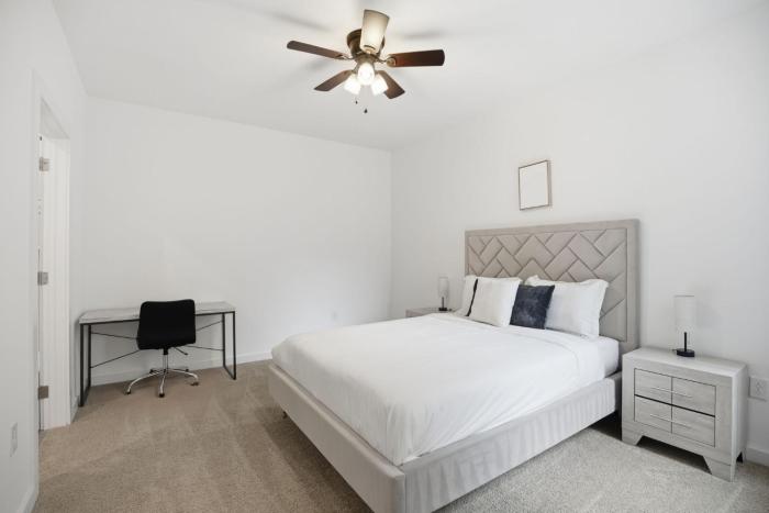 Bright and cozy 1BR inside Fairmount Square
