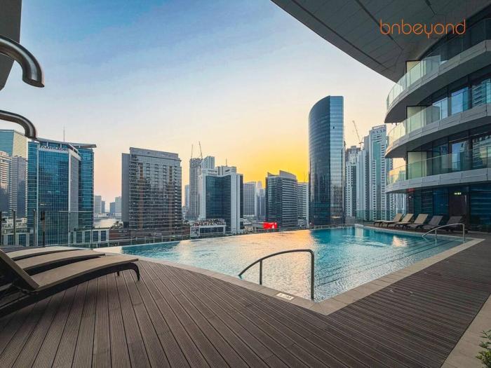 3BR Skyline Burj Panorama with Infinity Pool Vibes