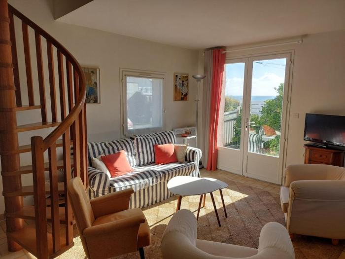 House, everything on foot or by bike!