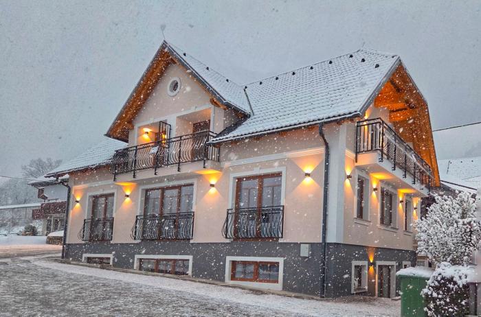 Alpine House Mina - Rooms & Apartments