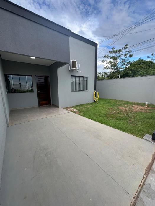 Casa vaga 2 carros ou caminhonete, 2 quartos, espaçosa, completa para 8 pessoas