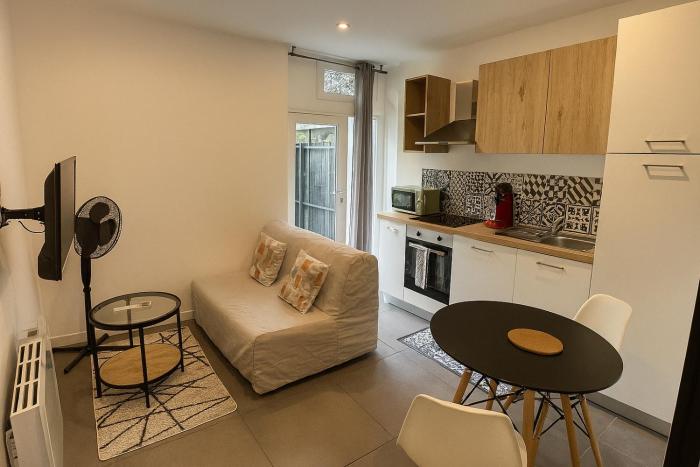 Studio Rénové tout équipé au calme proche des commerces