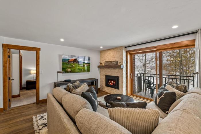 Bear Claw 312 - Ski-in Ski-out Condo!