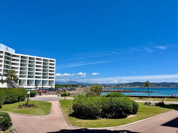 APPARTEMENT MODERNE Résidence LUXE MANDELIEU CANNES PLAGE PRIVÉE PISCINE TENNIS CASINO RESTO