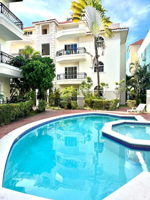 Luxury Beach Retreat Modern 1BR and Pool