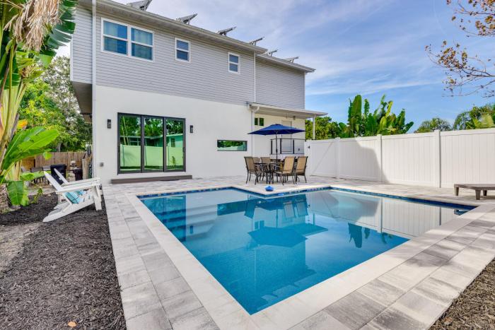 3,200-Sq-Ft Hideaway 5 Mi to Downtown Sarasota!