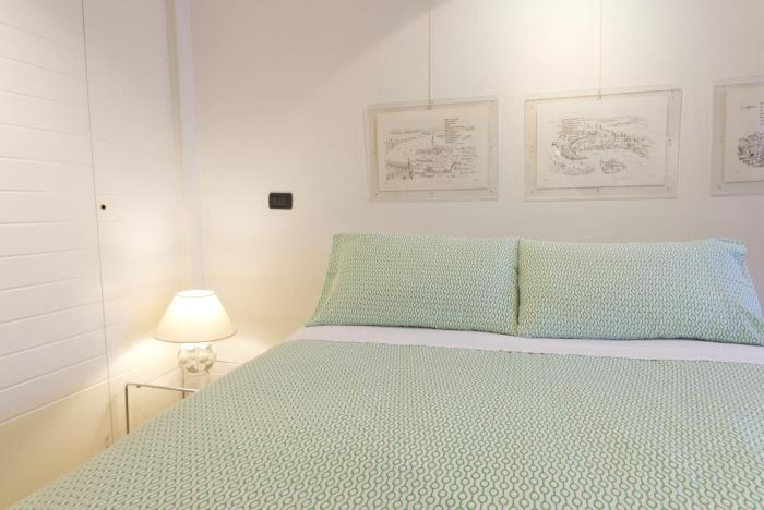 Cannaregio Retreat with Canal View