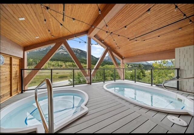 Luxury 2 Bedroom Mountain View Condo