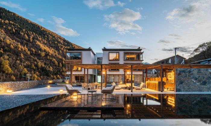 Siguniang Mountain Waiting for the Wind Snow Mountain Guesthouse