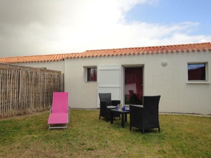 Maison calme à St Jean de Monts, 4 pers., proche mer et commerces, avec véranda et parking - FR-1-777-29